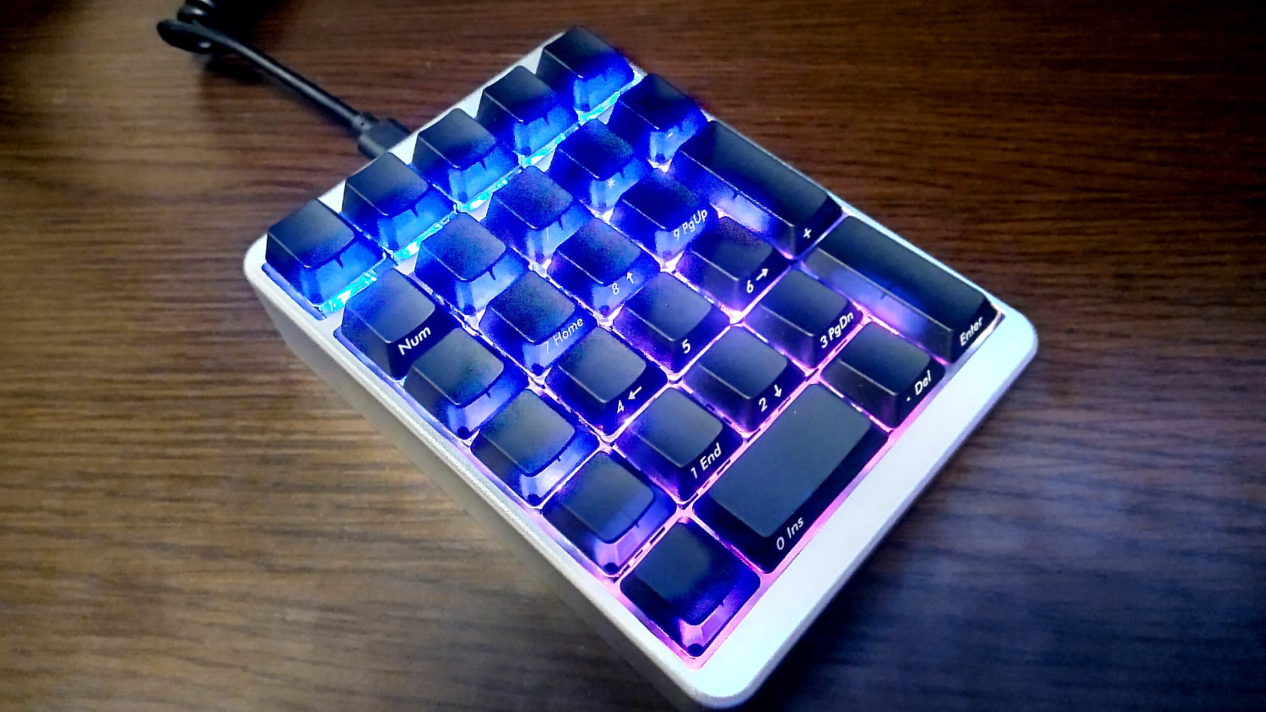 「半」自作テンキーを作る Part 1 – ホットスワップキットを使ったカスタムテンキー | eHOME Connect